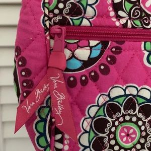🔹 Vera Bradley Bag